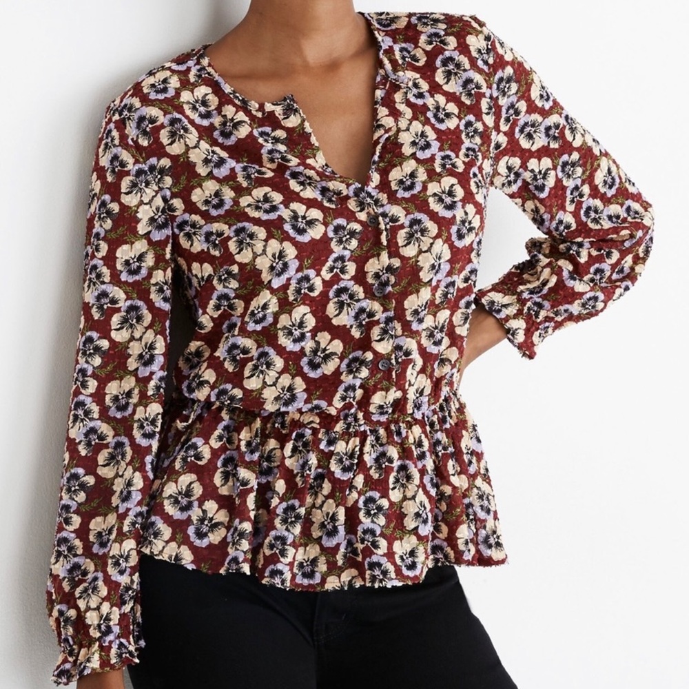 Madewell Drawstring Ruffle-Hem‎ Top in Viola Pansy Flowers in Wine Red Size M